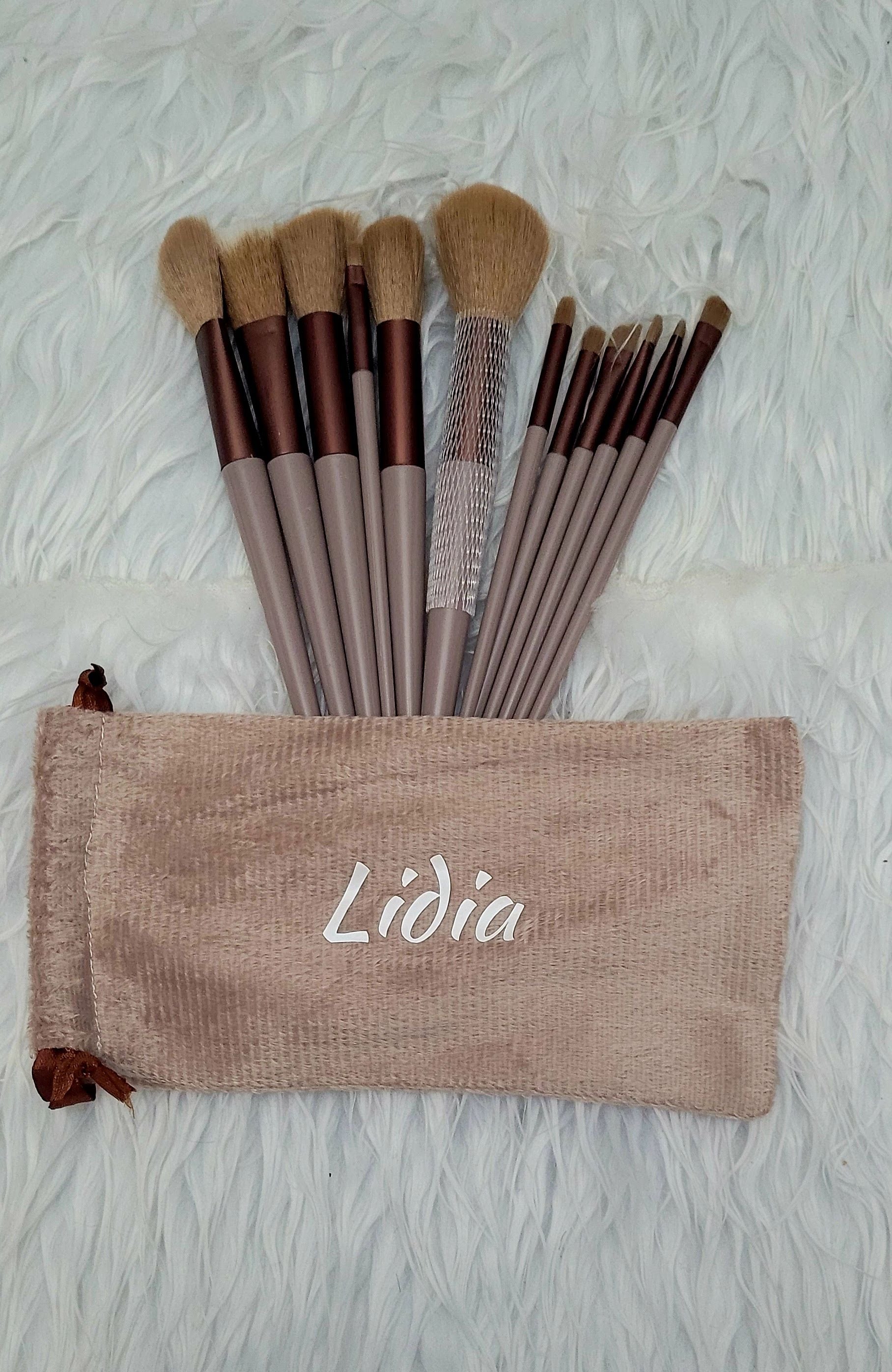 bolsita personalizada con 13 brochas