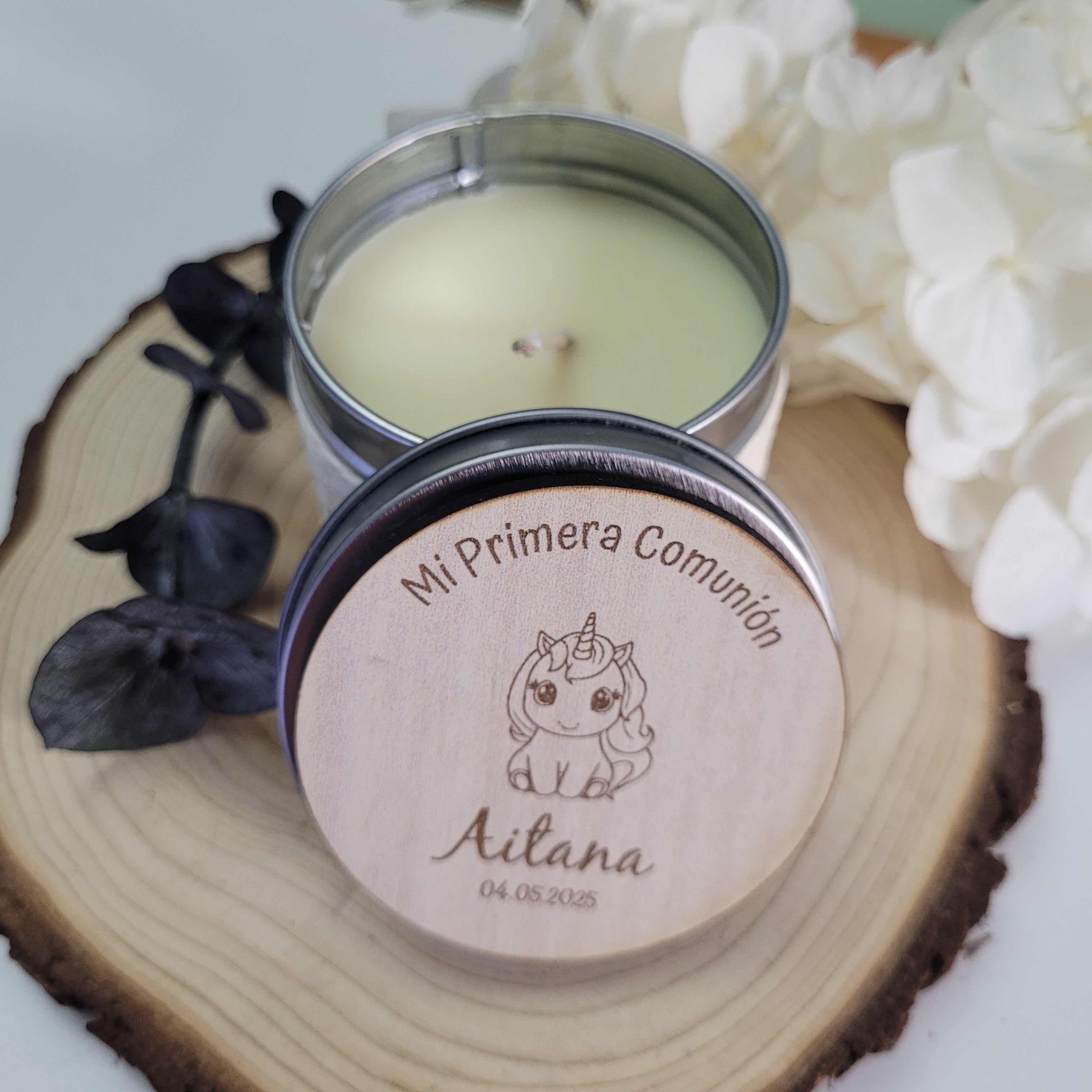 Vela personalizable con tapa madera con imán para comuniones Modelo Unicornio
