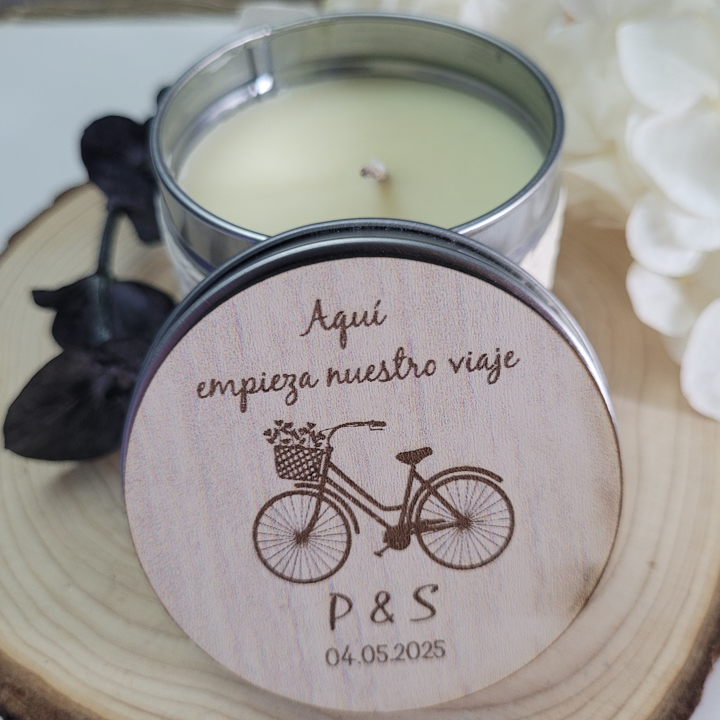 Vela personalizable con tapa madera con imán para bodas Modelo Bicicletas