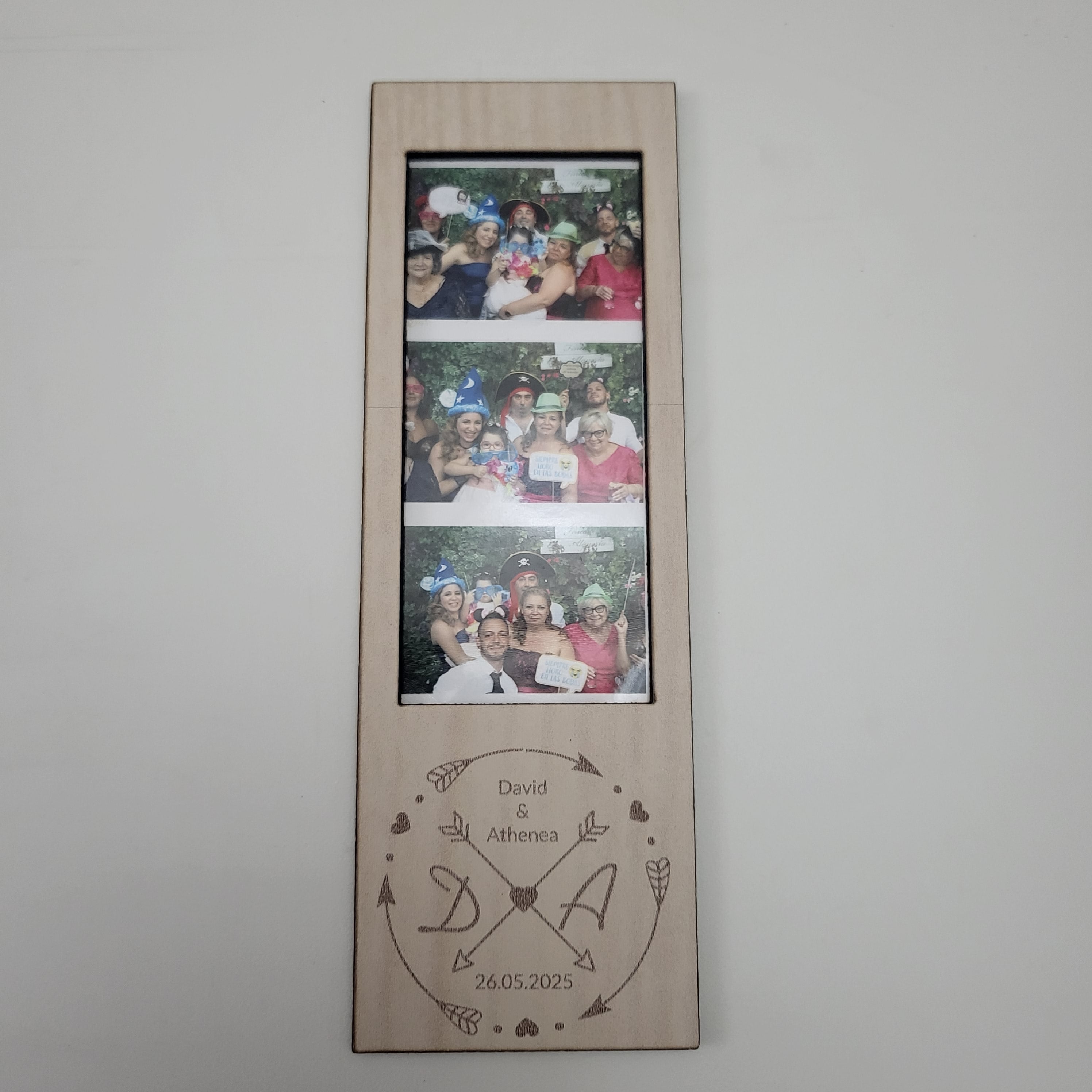 Marco de Fotos Polaroid modelo Flechas Triple Personalizado en Madera de Haya | Grabado Láser Artesanal