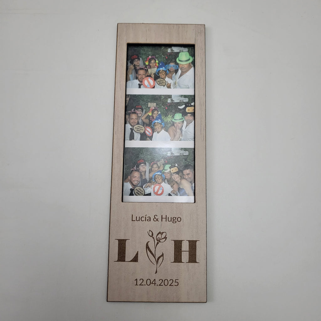 Marco de Fotos Polaroid modelo Iniciales Triple Personalizado en Madera de Haya | Grabado Láser Artesanal