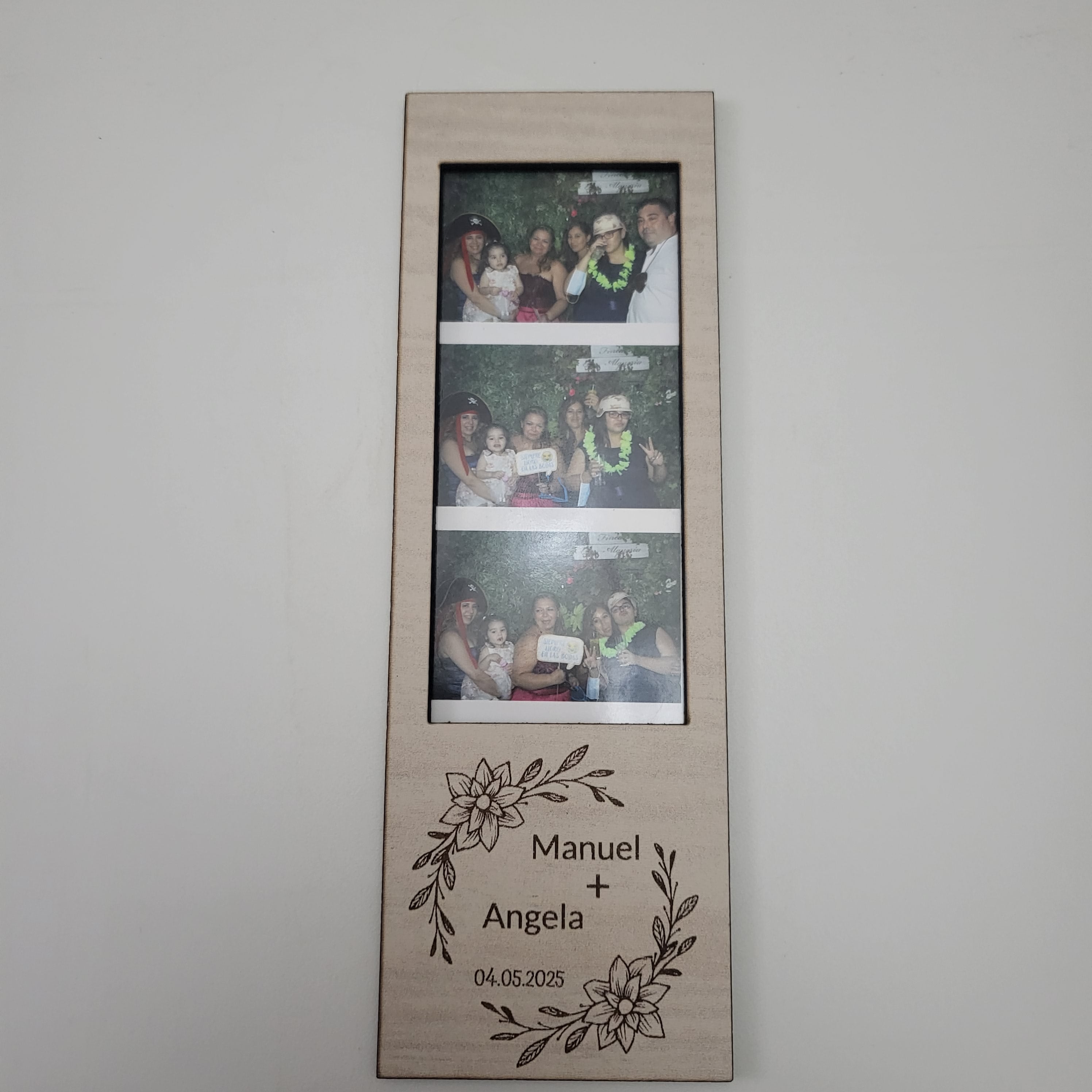Marco de Fotos Polaroid modelo Floral Triple Personalizado en Madera de Haya | Grabado Láser Artesanal