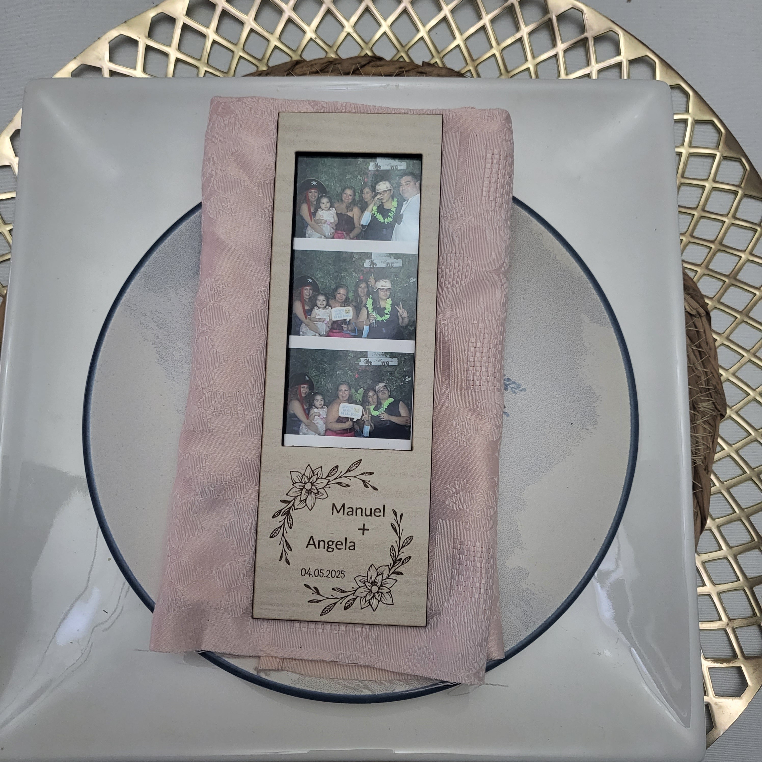 Marco de Fotos Polaroid modelo Floral Triple Personalizado en Madera de Haya | Grabado Láser Artesanal