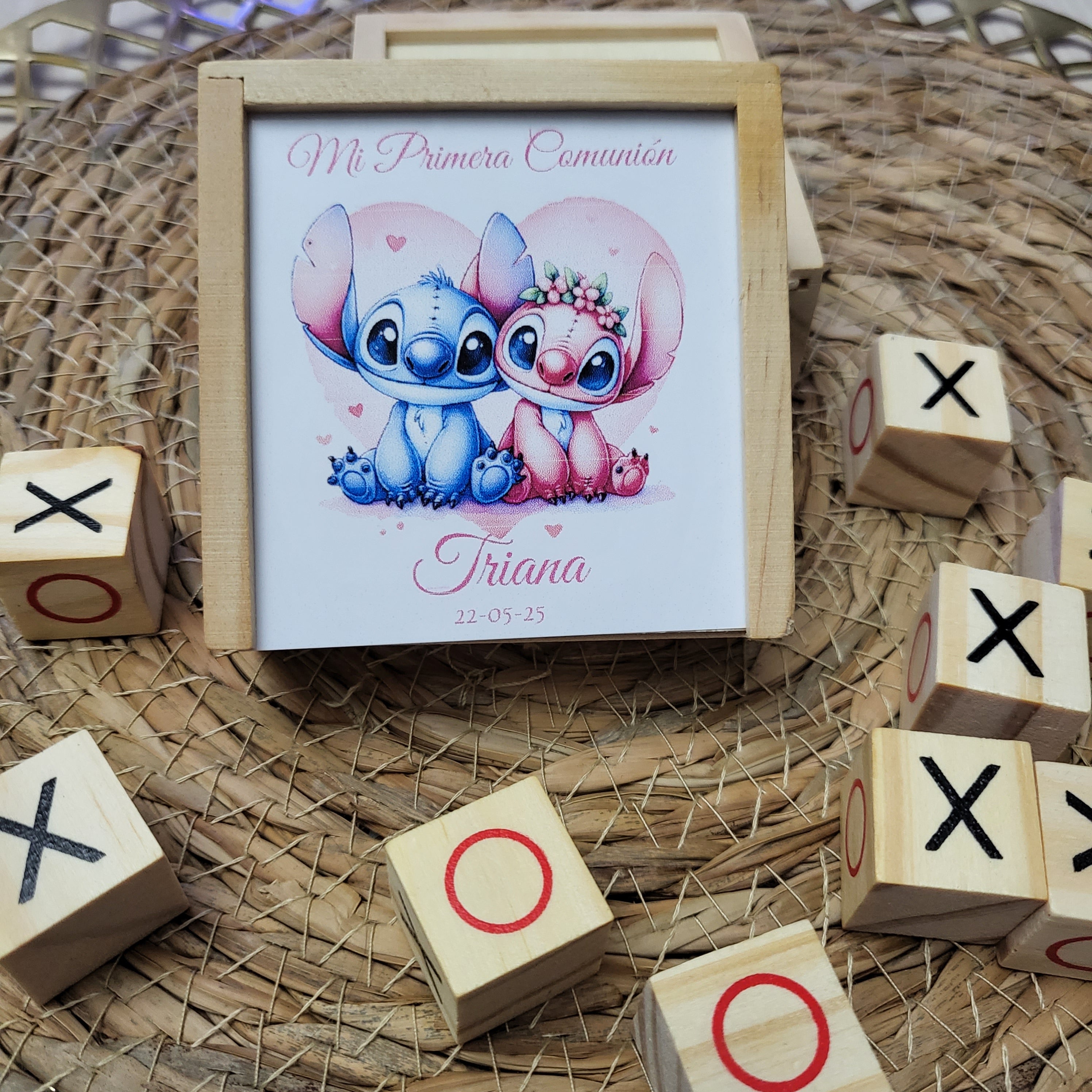 Tres en Raya Personalizado en Madera  Modelo Stich – Un Recuerdo para Siempre