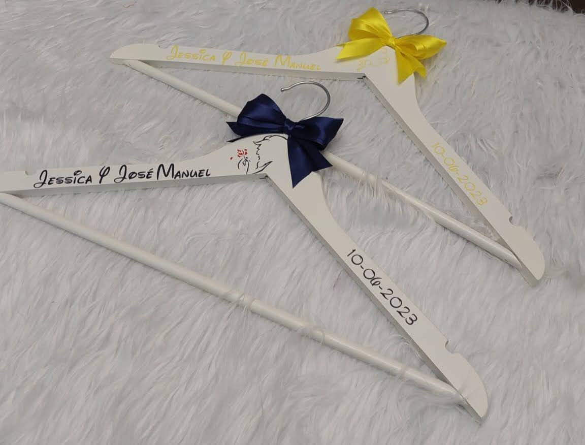 Conjunto de 2 perchas bella y bestia