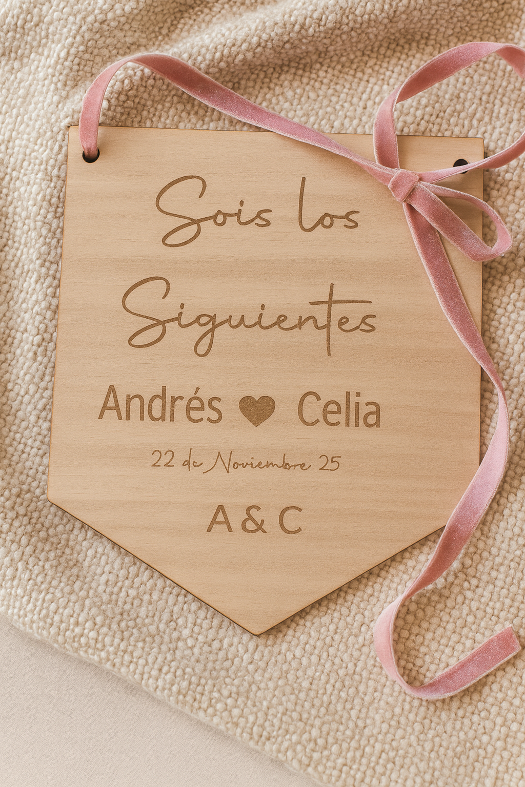 Banderín sois los siguientes en madera de haya personalizado.