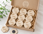 Marcasitios Hexagonal Personalizado con Imán para Bodas y Eventos