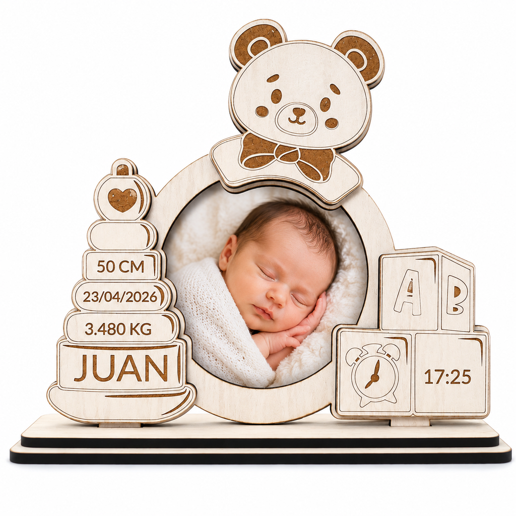 Marco de fotos de madera con oso, bebé durmiendo, 50 cm, 23/04/2026 y 3.480 kg.