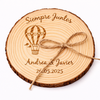 Porta alianzas de boda personalizable en rodaja de madera natural modelo globo