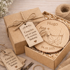 Porta alianzas de boda personalizable en rodaja de madera natural modelo hilo