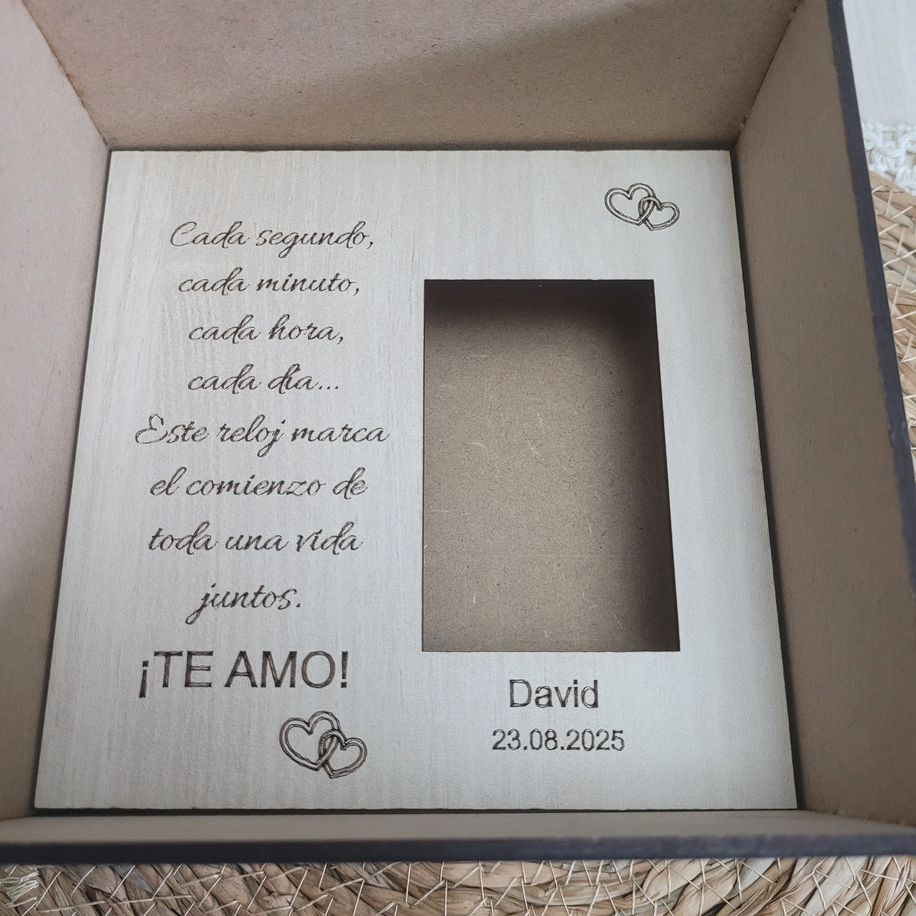 Caja de madera personalizada para regalar al novio el día de la boda. Modelo siempre juntos