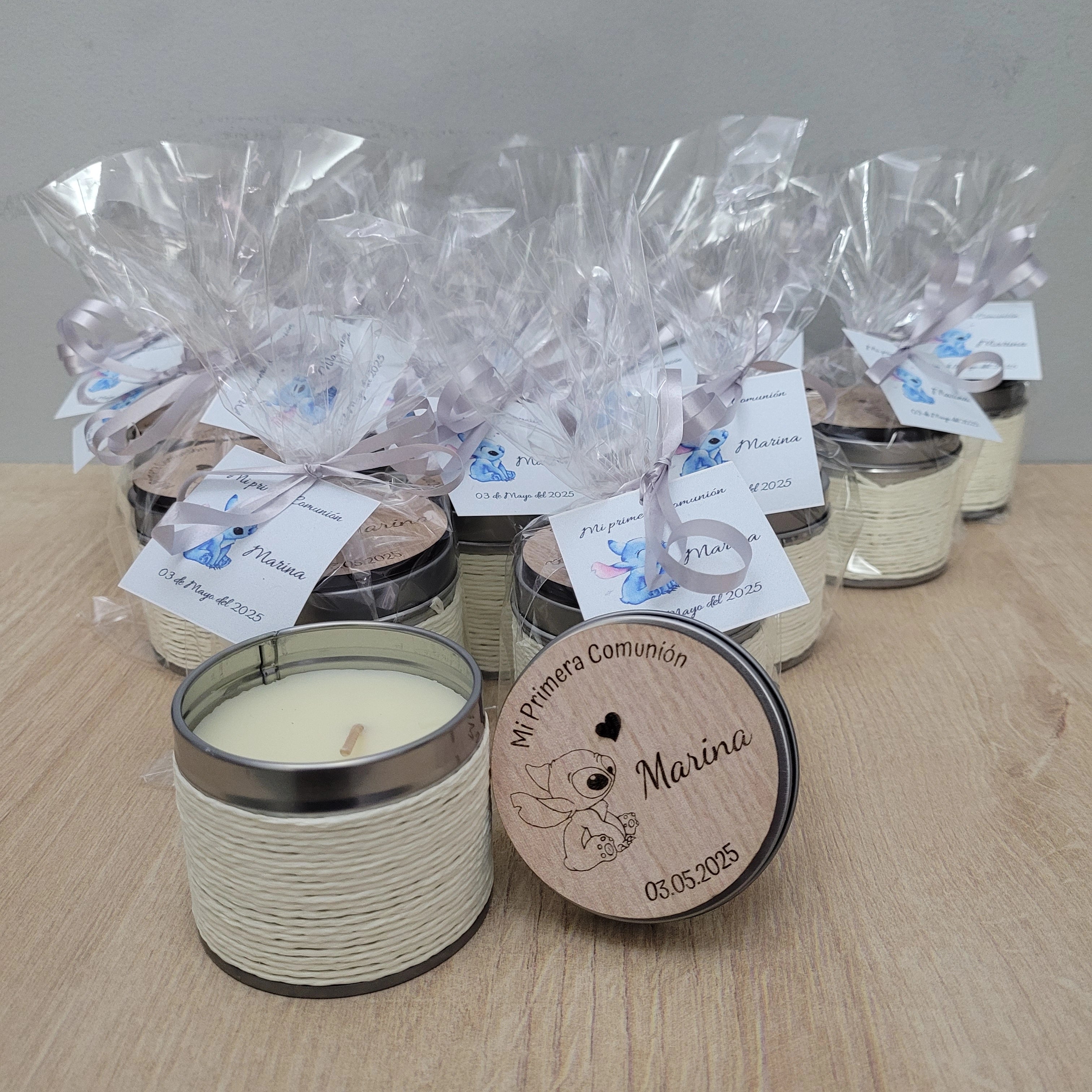 Vela personalizable con tapa madera con imán para comuniones Modelo Stich