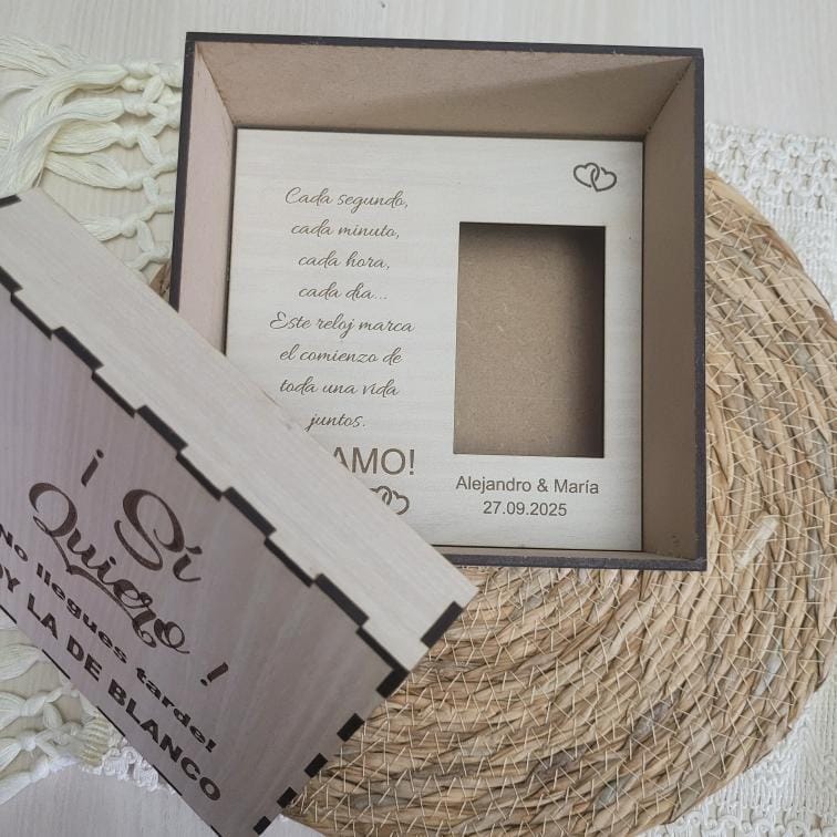Caja de madera personalizada para regalar al novio el día de la boda. Modelo si quiero