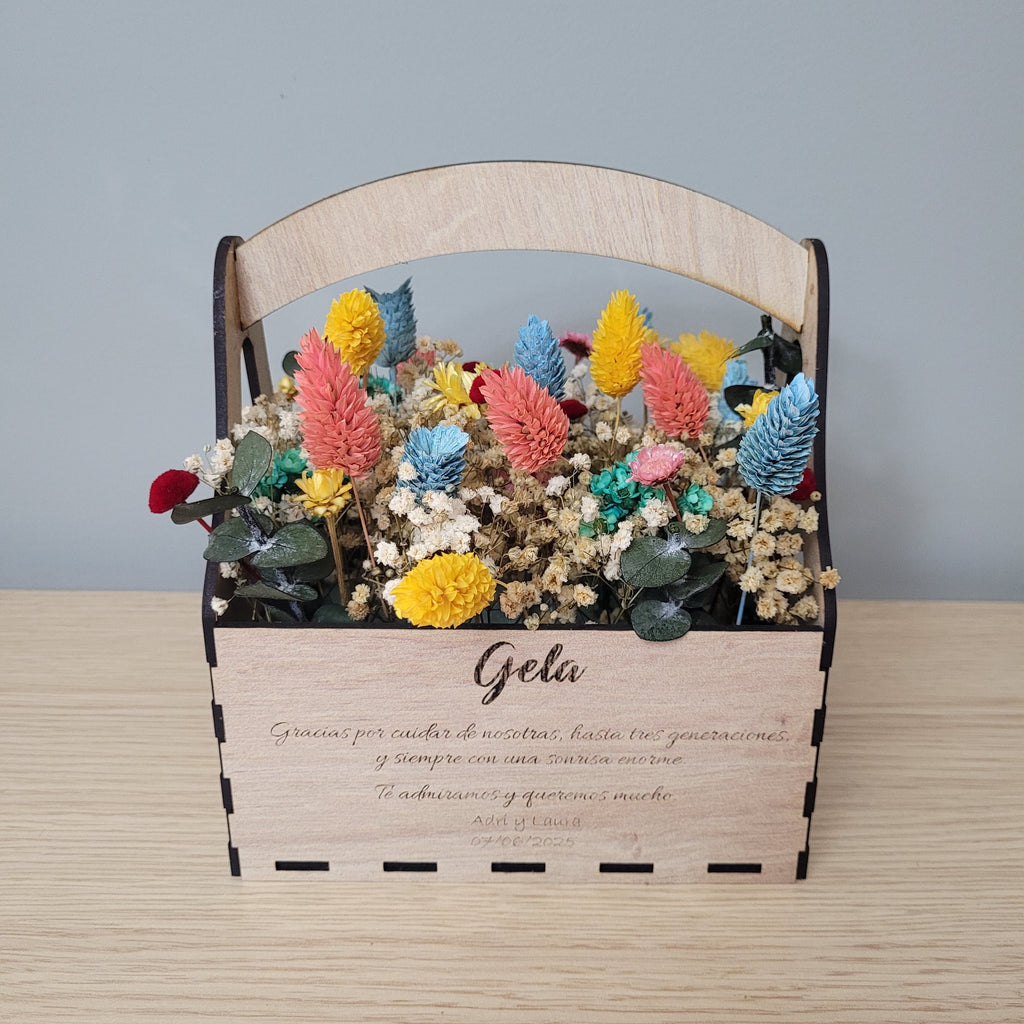 Cesta de flores preservadas con dedicatoria