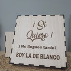Caja de madera personalizada para regalar al novio el día de la boda. Modelo si quiero